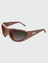 Lentes de sol envolventes con armazón color borgoña metalizado y cristales degradados. Presentan el logo de la marca en relieve en las patillas.
