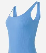 Vestido midi blanco acanalado, de algodón sostenible, con escote cuadrado y tirantes medios.