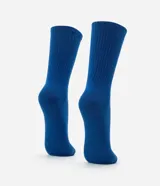Par de medias de caña media color azul, confeccionadas en algodón acanalado.