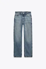 Jeans de tiro alto con corte recto y largo completo. Presenta diseño de cinco bolsillos, trabillas en la cintura y cierre frontal con cremallera y botón, con un acabado de efecto lavado.