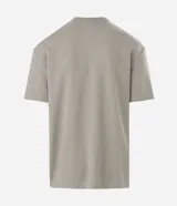 Remera masculina de corte relajado, color verde militar, con cuello redondo y mangas cortas, confeccionada en tejido de algodón con textura de mini waffle.