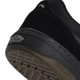 Championes Vans modelo BMX Proof con tecnología Wafflecup, color negro. Presentan diseño de caña baja, confeccionados en una combinación de gamuza y materiales textiles, con la icónica banda lateral de la marca y suela de goma resistente diseñada para BMX.