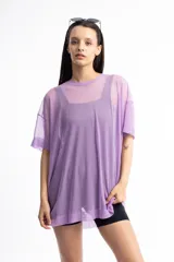 Remerón de tul con estampado tie-dye en tonos fucsia, violeta y negro.