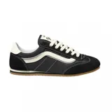 Championes Vans modelo Super Lowpro, de diseño urbano y perfil bajo. Presentan una combinación de gamuza negra en puntera y talón con paneles laterales de lona, destacando la icónica banda lateral Sidestripe en color blanco. Incluyen cordones blancos, suela de goma color caramelo y detalles de costuras visibles.