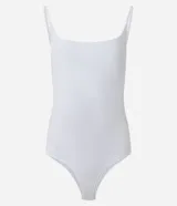 Body de microfibra color blanco, con escote en U, tirantes finos y diseño sin mangas.