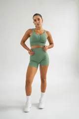 Short deportivo celeste con textura acanalada y cintura alta.