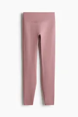 Leggings deportivas de tiro alto con cintura ancha, confeccionadas en tejido funcional con tecnología SoftMove para mayor suavidad y DryMove para absorción de humedad.