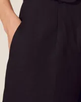 Pantalón de vestir negro de corte palazzo.