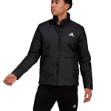 Campera Adidas acolchada color negro, con cuello alto, cierre frontal completo y logo blanco estampado en el pecho. Cuenta con bolsillos laterales con cierre y puños elásticos ocultos.