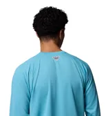 Remera deportiva de manga larga Columbia modelo PFG Solar Stream, color celeste, con tecnologías Omni-Wick y Omni-Shade para protección solar y absorción de humedad.