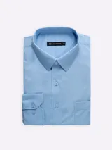 Camisa de corte regular fit, con cuello italiano, bolsillo en el pecho, cierre frontal abotonado y puños con botones.