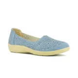 Zapato bajo color beige con capellada calada con diseño floral.