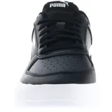 Championes urbanos Puma modelo Caven, color negro con detalles en blanco. Presentan diseño de corte bajo, cierre con cordones y suela de goma blanca.
