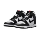 Zapatillas Nike Dunk High de caña alta, con paneles de cuero en color negro, borgoña y gris claro. Presentan el logo Swoosh en blanco y suela de goma bicolor.