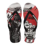 Sandalias tipo ojotas Havaianas con estampado de Star Wars, presentando a Darth Vader y Stormtroopers en tonos blanco, negro y rojo. Poseen tiras negras con el logo de la marca en relieve.