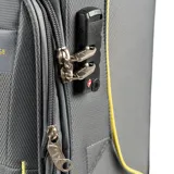 Valija mediana modelo Hamburgo, color gris con detalles en amarillo, de material textil con cuatro ruedas y candado TSA.