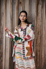 Pollera larga de algodón tejido a mano con rayas de colores onduladas.