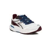 Championes deportivos Diadora Mythos Blushield Volo 2 para mujer, color blanco con detalles en azul marino y bordó. Presentan una malla texturizada, superposiciones sintéticas, cordones azules y suela blanca con tecnología Blushield.