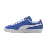 Championes Puma modelo Suede Classic, confeccionados en gamuza de color negro con la icónica franja lateral en blanco y el logotipo de la marca impreso en dorado metalizado en el lateral. Suela de goma texturizada en color blanco.