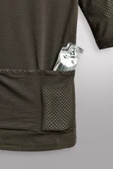 Camiseta técnica de manga corta Zara Athleticz, diseñada como primera capa con tejido transpirable y termorregulador. Presenta un diseño de cuello redondo con textura de malla y ajuste ergonómico.