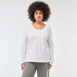 Camiseta de manga larga con cuello redondo, confeccionada en tejido de punto liso.
