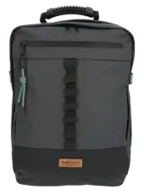 Mochila y maletín RKF de poliéster reciclado resistente al agua, en color gris oscuro con base negra. Cuenta con asa superior de goma reforzada, múltiples compartimentos con cierre impermeable, bolsillo para laptop y detalles en cordón verde con mosquetón.