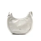 Cartera de cuero color hueso, modelo Paloma de XL, con diseño semicircular, cierre superior y logo metálico grabado en el frente.