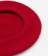 Boina estilo francesa de lana, con diseño clásico y textura suave.