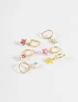 Set de tres pares de aros tipo argolla plateados con dijes de estrellas esmaltadas en diversos colores y centro de piedra zirconia.