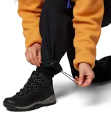 Pantalón de senderismo Columbia modelo Brea Falls, color negro, confeccionado en nylon con tecnología Omni-Shade y Omni-Shield. Presenta cintura elástica parcial con cinturón integrado, bolsillos laterales y traseros con cierre, y puños ajustables con cordón.