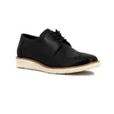 Zapato Starsax de cuero negro, estilo mocasín acordonado, con suela clara.