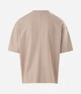 Remera de manga corta color beige, con cuello redondo y bordado frontal con motivo gráfico y texto 'Open Air'.