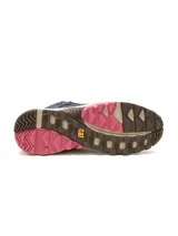 Calzado de trekking Cat modelo Grapple Leather Mid, color azul con detalles en rosado, beige y suela marrón. Confeccionado en cuero nobuk y ante con entresuela de EVA y suela de goma para mayor tracción.