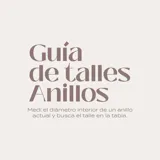 Anillo de plata 925 con diseño de infinito, una de las curvas está engastada con circonias.