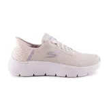 Championes Skechers Hands Free Slip-ins GO WALK Flex - Grand Entry color beige con detalles en lila. Diseñados con Heel Pillow, capellada de malla y material sintético con cordones elásticos, plantilla Skechers Air-Cooled Memory Foam, amortiguación Ultra Go y Flex Pillars.