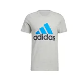 Remera gris de algodón con logo Adidas Badge of Sport estampado en el pecho.