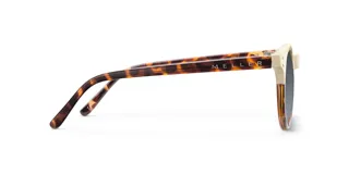 Lentes de sol Kubu modelo Willsi Carbon, con montura redonda de carey crema y lentes negros polarizados.