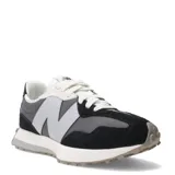 Championes New Balance modelo 327, con capellada en tonos negro, gris oscuro y gris claro. Presenta el logo 'N' sobredimensionado en gris claro y suela de goma blanca con relieve.
