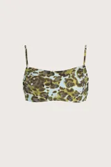 Top de bikini estilo bandeau con estampado animal print sobre fondo turquesa, decorado con incrustaciones metálicas brillantes y breteles finos.