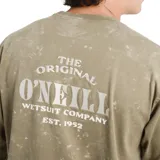 Remera O'Neill modelo Wedges, de color beige oscuro con efecto acid wash y estampa pequeña en el pecho con el logo de la marca.