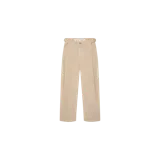 Pantalón Eme Studios modelo Solan Ivory, de corte recto y holgado en color beige, con trabillas ajustables con hebillas en la cintura y bolsillos delanteros diagonales.