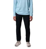 Pantalón cargo negro de corte recto, con bolsillos laterales con solapa y múltiples compartimentos.