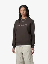 Buzo de cuello redondo Carhartt, color marrón oscuro, con logo de la marca bordado en el frente. Presenta puños y ruedo acanalados.