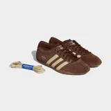 Championes Adidas Tokyo color marrón con las tres tiras laterales color crema.