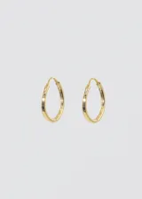 Par de aros tipo argolla de oro amarillo 18k, de 12mm de diámetro y 1.2mm de grosor.