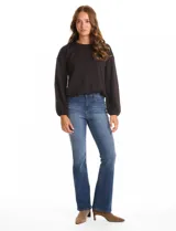 Buzo de modal color negro, con cuello redondo y mangas largas abullonadas con puños elásticos.