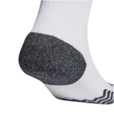 Medias de fútbol Adidas modelo Adi 23, de caña alta, color blanco con las tres tiras características en negro en el puño superior y logo de la marca en el lateral. Presenta refuerzos en puntera y talón en color gris jaspeado.