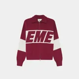 Campera de tejido de punto color bordó con cierre frontal y cuello tipo polo. Presenta un diseño de bloques de color con franjas anchas blancas en las mangas y la palabra "EME" estampada en blanco en el frente.