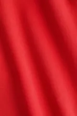 Blusa roja sin mangas en mezcla de viscosa, con escote redondo y diseño asimétrico de efecto capa con pliegues en un lateral.