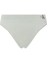 Bombacha tipo bikini de tiro medio, confeccionada en una suave mezcla de algodón y tencel. Presenta una cintura elástica con el logo monograma de Calvin Klein en el lateral y costuras reforzadas.